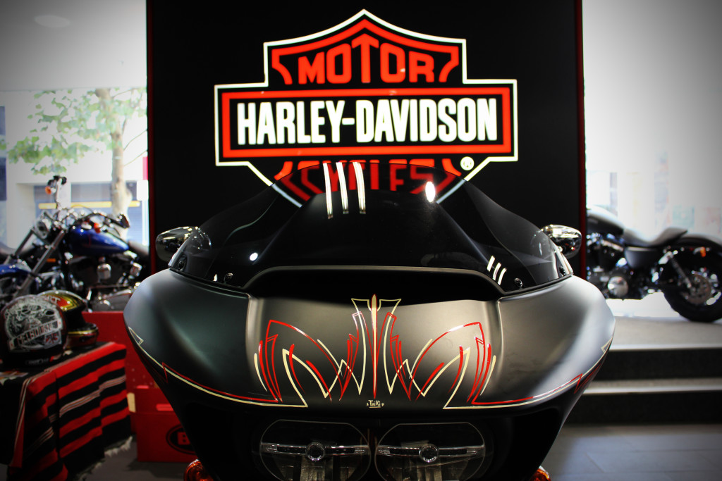 Harley Davidson pinstriping